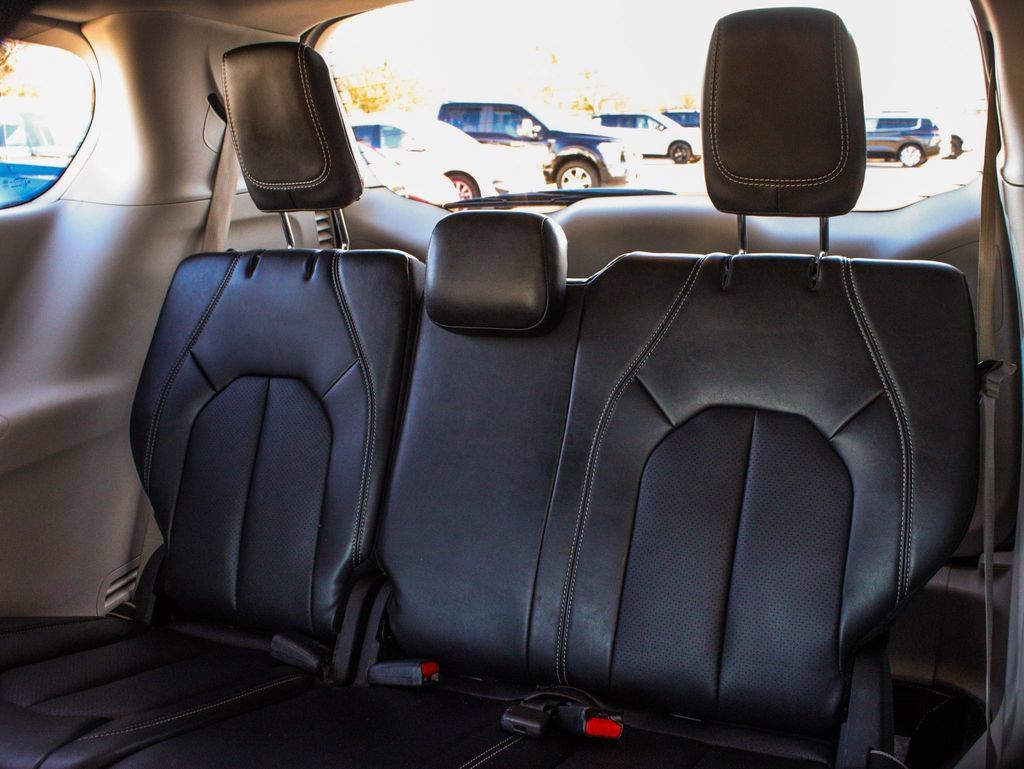 Used 2024 Chrysler Pacifica Touring-L FWD image 34