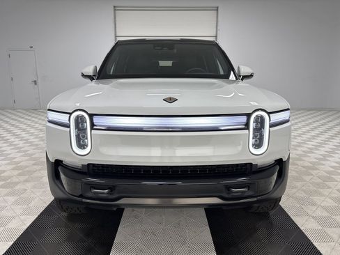 Used 2025 Rivian R1S Premium image 8