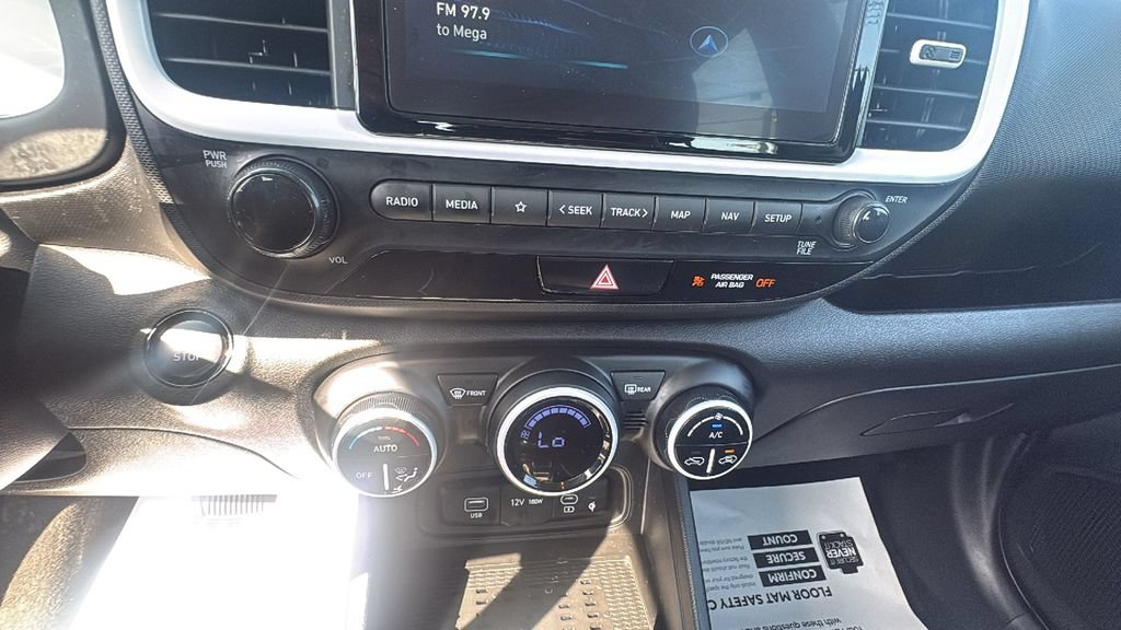 Used 2025 Hyundai Venue Limited FWD image 20