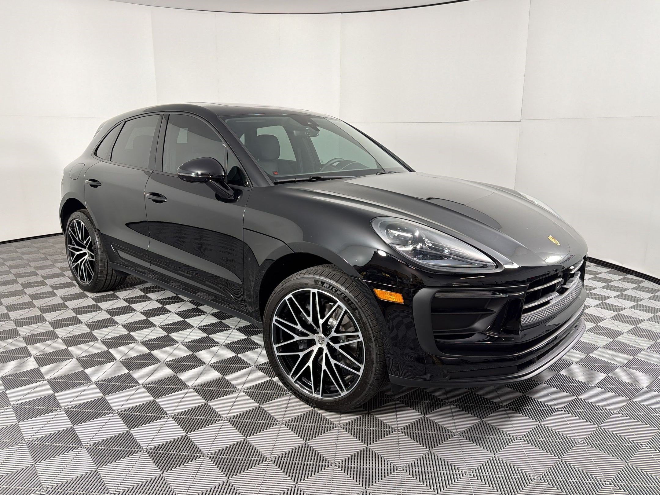 Used 2026 Porsche Macan AWD/4WD image 7