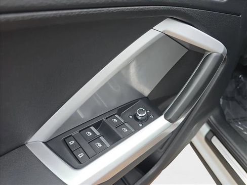 Used 2024 Audi Q3 2.0T Premium Plus w/ Premium Plus Package image 8