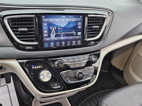 Used 2020 Chrysler Pacifica Touring-L Plus w/ Advanced Safetytec Group image 19