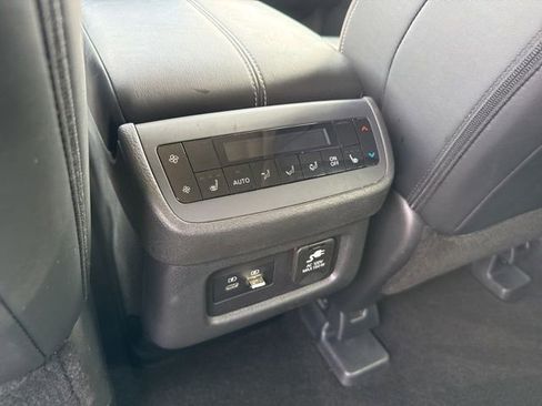 Used 2024 Nissan Pathfinder Platinum AWD/4WD image 19