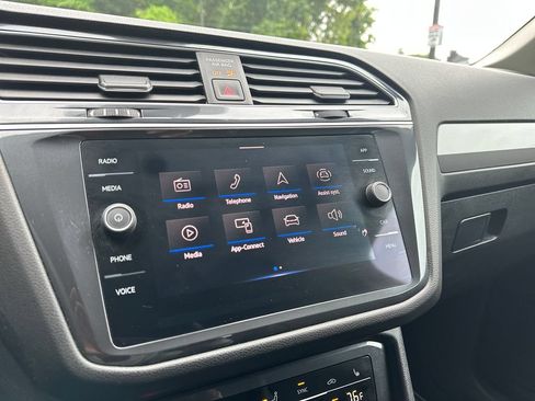 Certified 2024 Volkswagen Tiguan SE AWD/4WD image 14