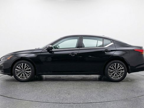 Used 2025 Nissan Altima 2.5 SV image 5