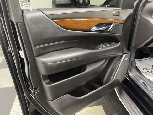 Used 2020 Cadillac Escalade Luxury image 10