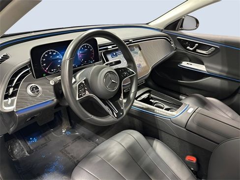 Used 2025 Mercedes-Benz E 350 4MATIC Sedan image 14