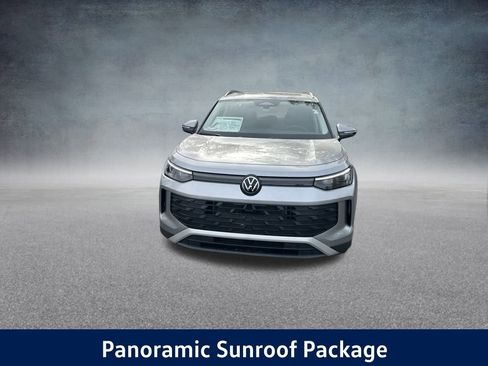 New 2025 Volkswagen Tiguan SE image 8