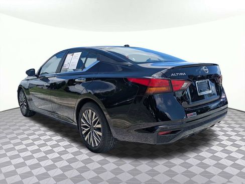Used 2025 Nissan Altima 2.5 SV FWD image 5