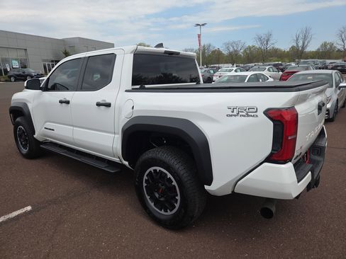 Used 2024 Toyota Tacoma TRD Off-Road AWD/4WD image 5