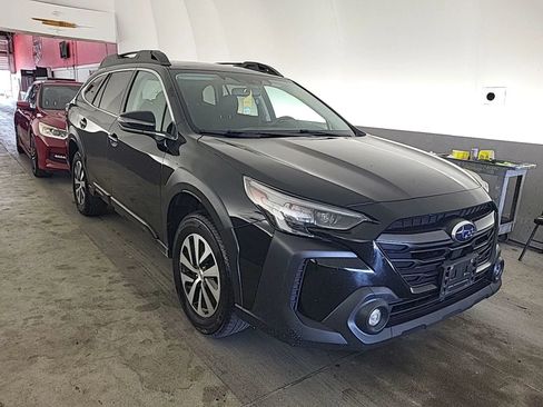 Used 2023 Subaru Outback Premium AWD/4WD image 5