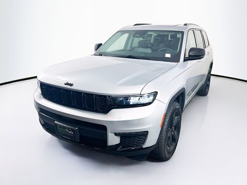 Used 2023 Jeep Grand Cherokee L Limited w/ Black Appearance Package AWD/4WD image 3