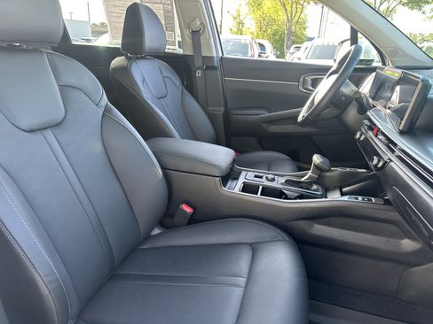 Used 2025 Kia Sorento S FWD image 13