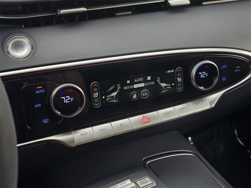 Used 2025 Genesis GV70 2.5T Sport Prestige w/ Sport Prestige Package image 17