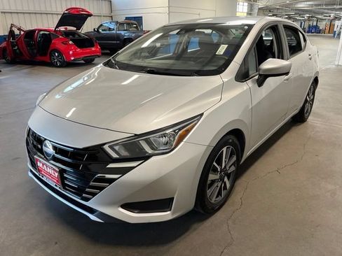 Used 2023 Nissan Versa SV FWD image 7
