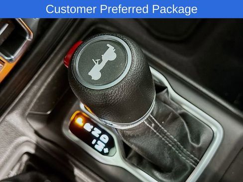 Used 2025 Jeep Wrangler Unlimited Sahara AWD/4WD image 16