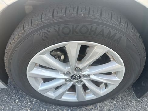 Used 2024 Toyota Corolla SE w/ SE Package FWD image 13