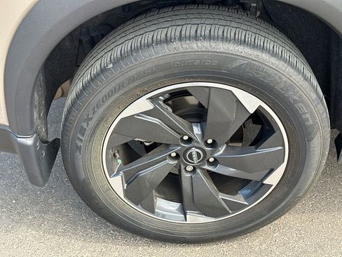 Used 2024 Nissan Rogue SV w/ SV Premium Package image 16