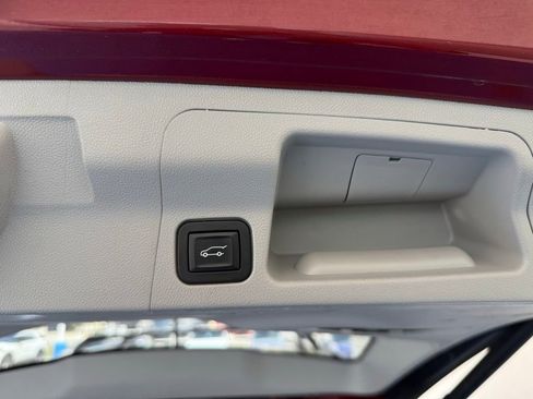 Used 2017 GMC Acadia SLE w/ Driver Alert Package I image 13