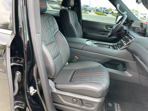 Used 2025 Nissan Armada PRO-4X w/ Pro-4X Premium Package AWD/4WD image 22