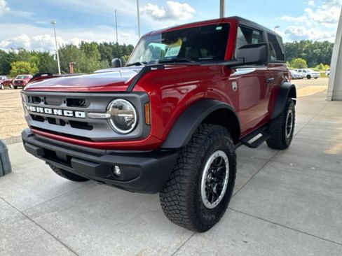 Certified 2024 Ford Bronco Big Bend w/ Sasquatch Package AWD/4WD image 3