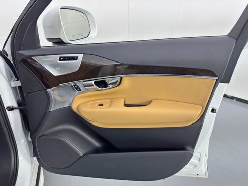 Used 2016 Volvo XC90 T6 Momentum w/ Momentum Plus Package image 42