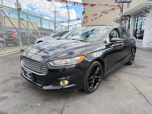 Used 2014 Ford Fusion Titanium image 2