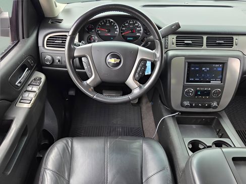 Used 2010 Chevrolet Suburban LT w/ Luxury Package AWD/4WD image 13
