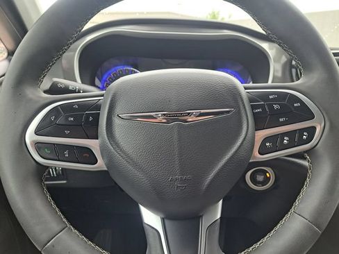 Used 2025 Chrysler Pacifica Select FWD image 17