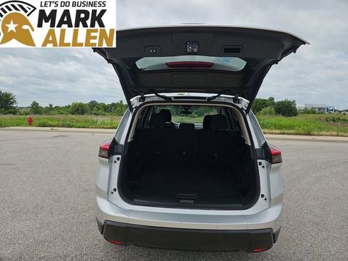 Used 2025 Nissan Rogue SV FWD image 25