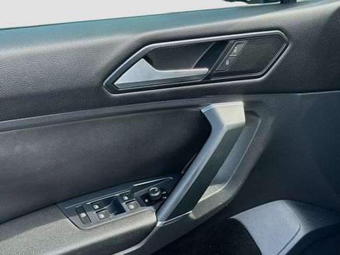 Used 2018 Volkswagen Tiguan SE FWD image 14