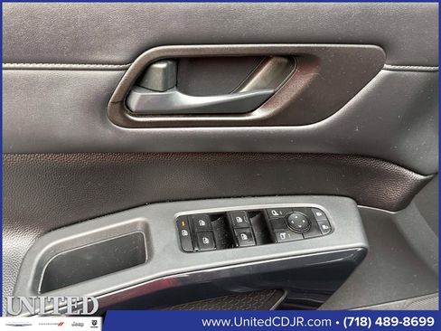 Used 2023 Nissan Pathfinder S image 13