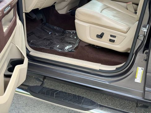 Used 2018 RAM 1500 Laramie RWD image 26
