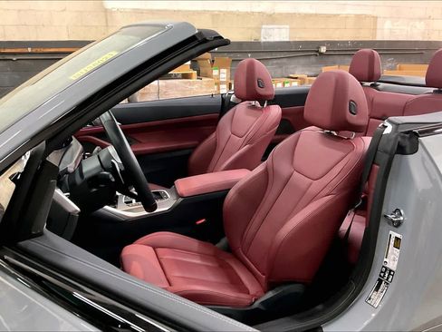 Used 2025 BMW 440i xDrive Convertible w/ Premium Package image 26