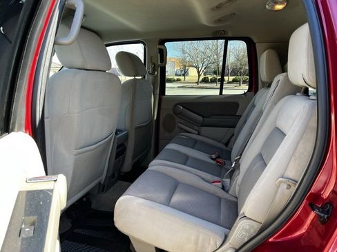 Used 2006 Ford Explorer XLT image 17