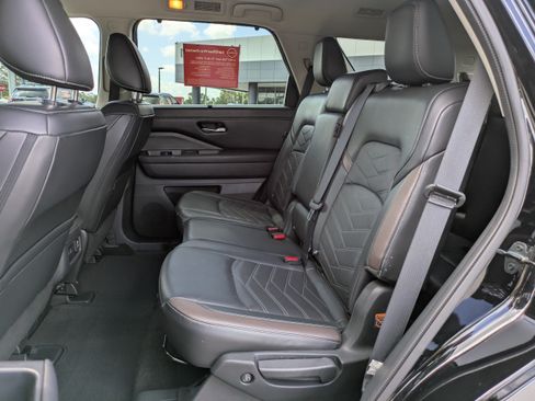 Certified 2024 Nissan Pathfinder Platinum w/ Cargo Package FWD image 15