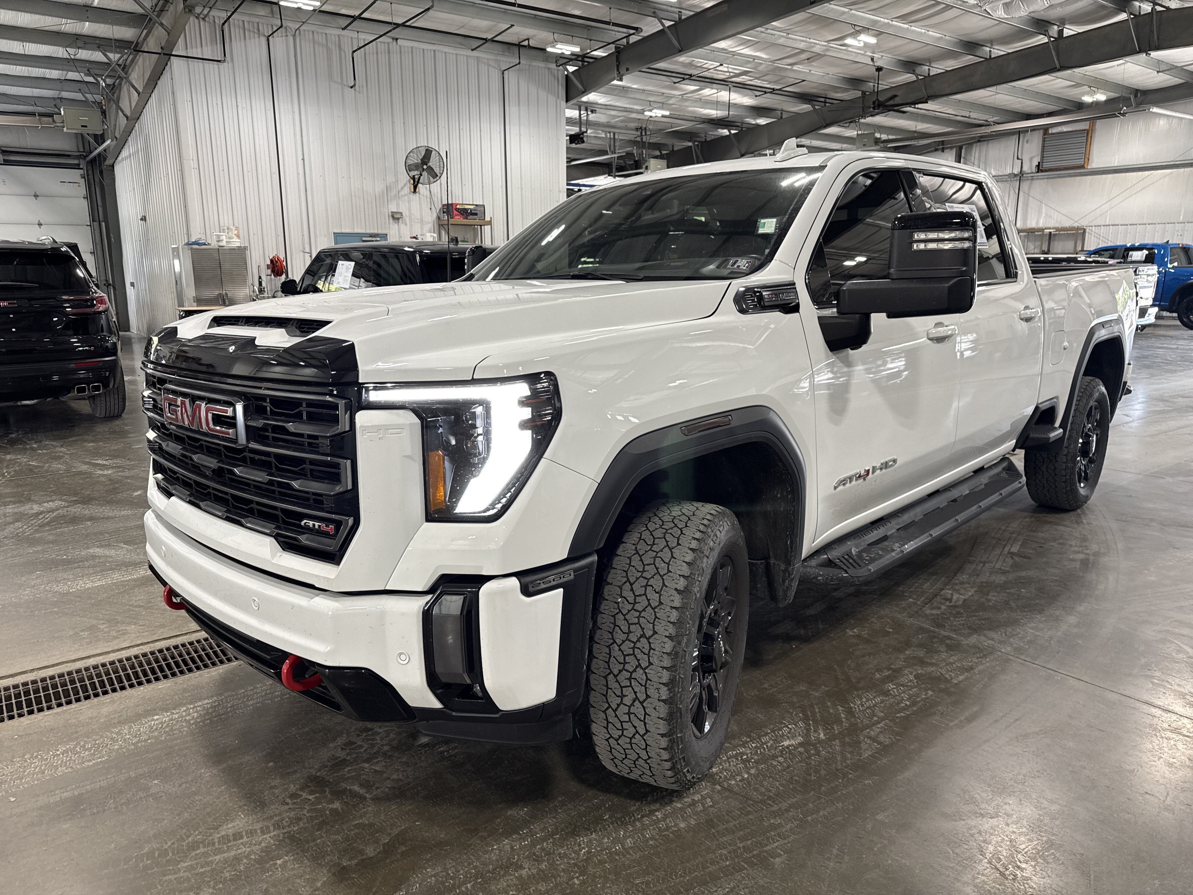 Used 2024 GMC Sierra 2500 AT4 AWD/4WD image 6
