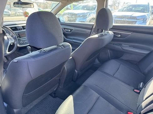 Used 2017 Nissan Altima 2.5 SR w/ LED Appearance Package image 12