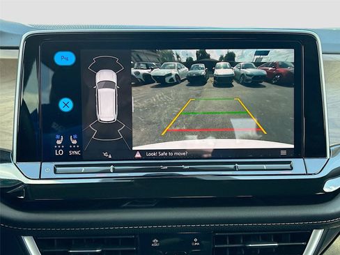Used 2025 Volkswagen Atlas SE FWD image 15