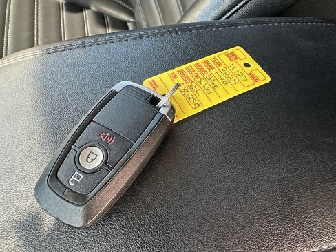 Used 2024 Ford Edge SEL AWD/4WD image 8