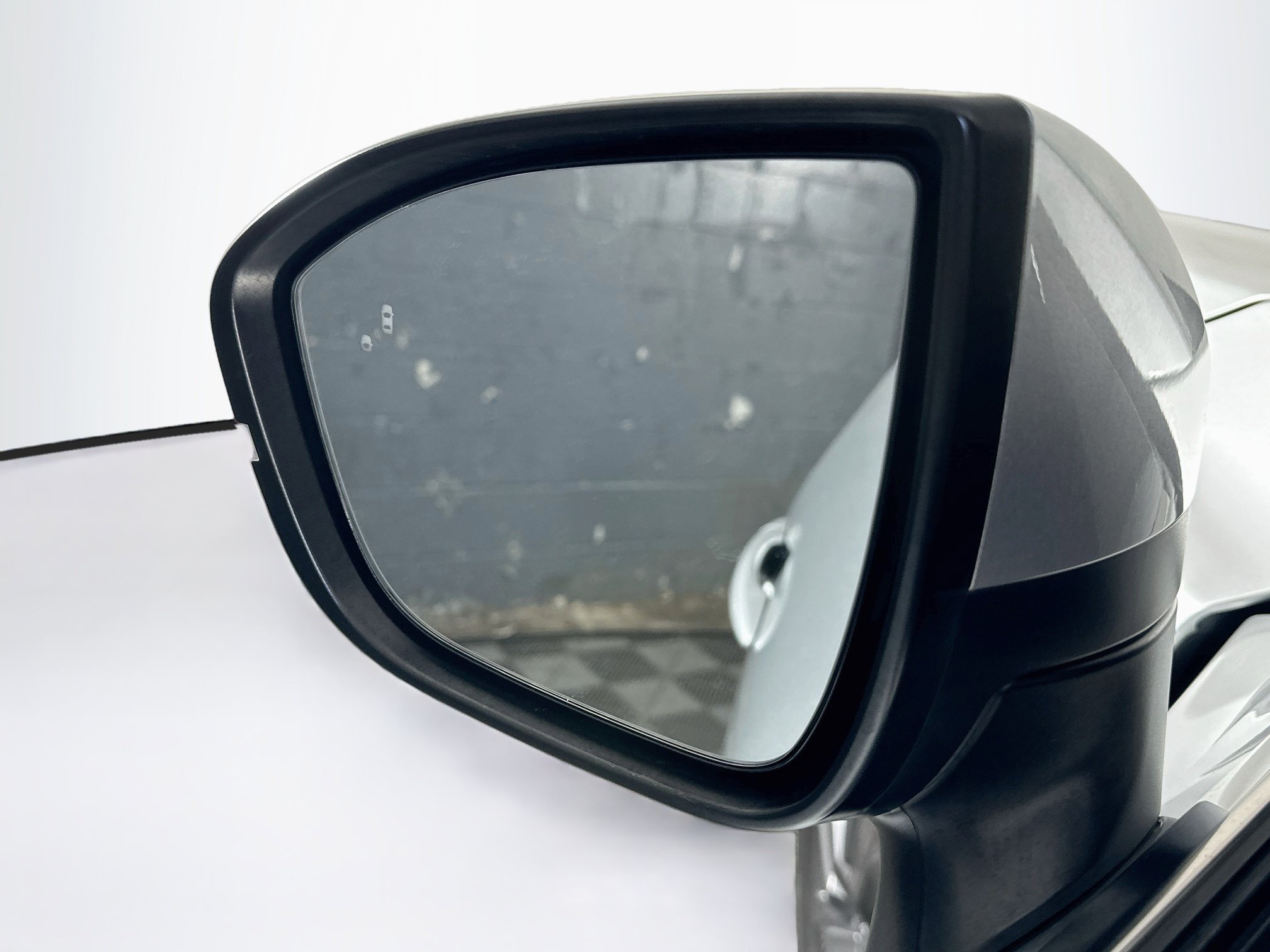 Used 2025 Nissan Pathfinder SV FWD image 16