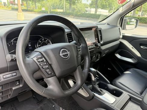 Used 2024 Nissan Frontier SL w/ Technology Package RWD image 15