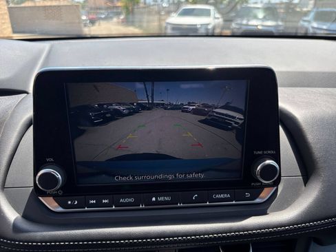Used 2025 Nissan Rogue SV FWD image 25