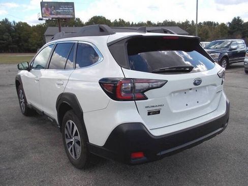 Used 2024 Subaru Outback Premium AWD/4WD image 4