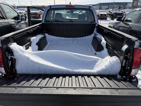 Used 2018 Toyota Tacoma SR image 8