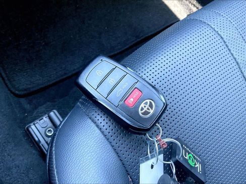 Used 2025 Toyota Camry XLE image 14