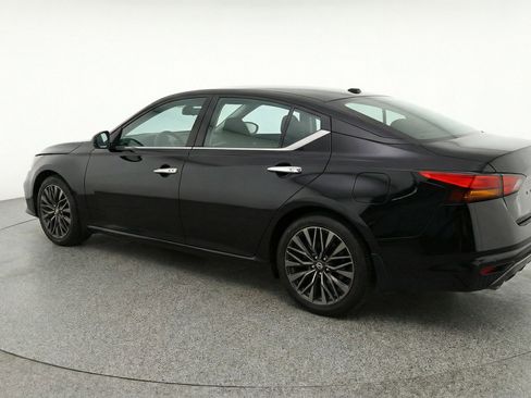 Used 2025 Nissan Altima 2.5 SV image 5