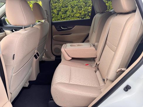 Used 2018 Nissan Rogue SV image 11