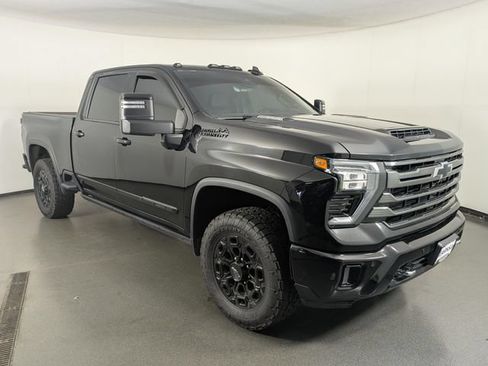 Used 2024 Chevrolet Silverado 3500 High Country w/ Technology Package AWD/4WD image 2