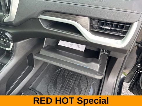 Used 2024 GMC Terrain SLE w/ Driver Convenience Package FWD image 42